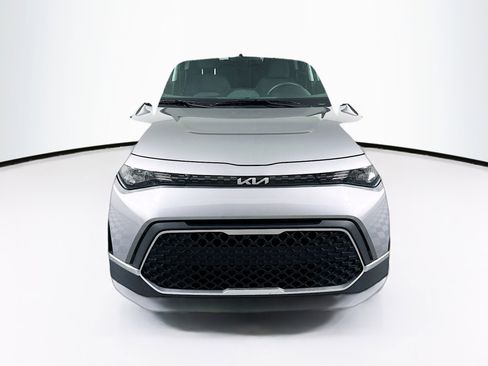 Used 2025 Kia Soul LX w/ LX Technology Package FWD image 2