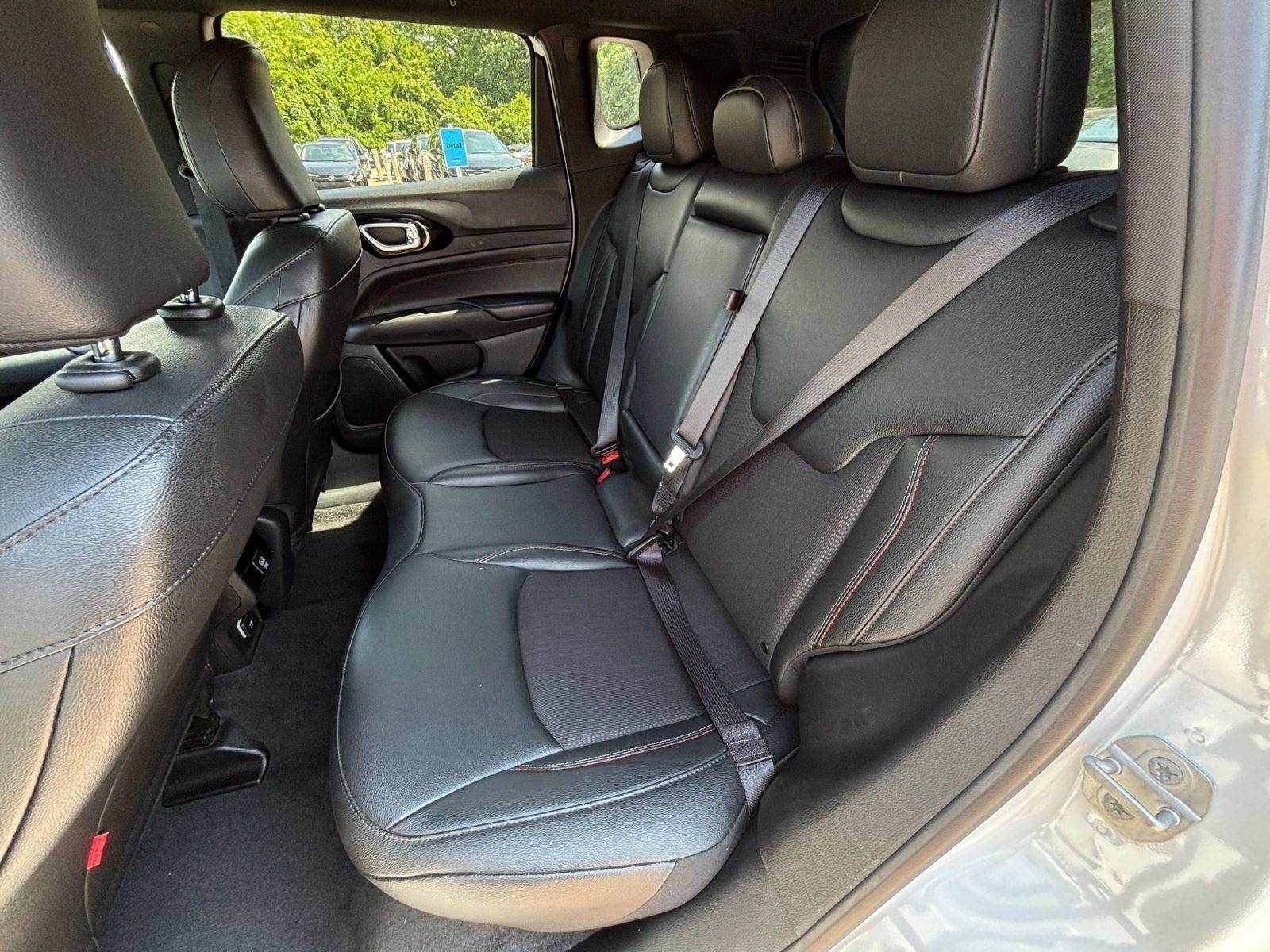 Used 2025 Jeep Compass Trailhawk AWD/4WD image 34