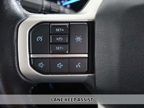 Used 2024 Ford Expedition XLT image 4