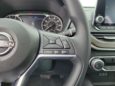 Used 2025 Nissan Altima 2.5 SV image 23