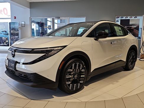 New 2026 Nissan Leaf Platinum+ w/ Cargo Package (Platinum+) image 2