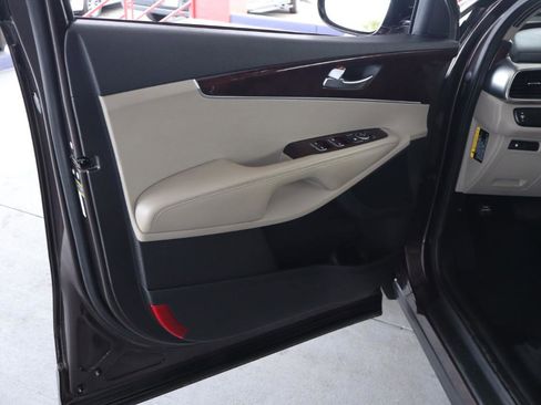 Used 2016 Kia Sorento EX image 12