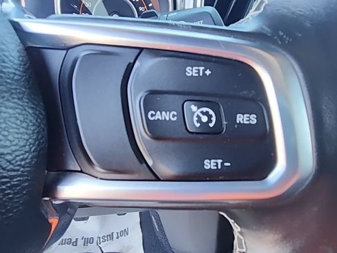Used 2018 Jeep Wrangler Unlimited Sahara AWD/4WD image 14