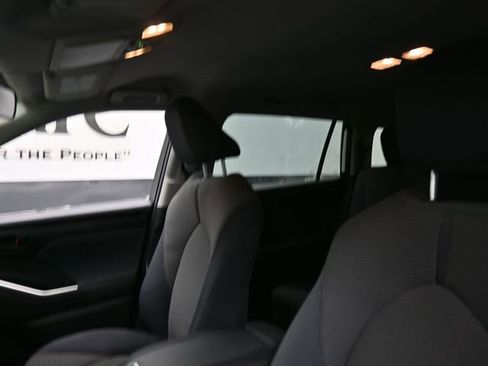 Used 2020 Toyota Highlander L image 17