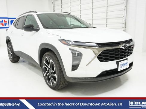 New 2026 Chevrolet Trax RS w/ Sunroof Package FWD image 3