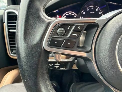 Used 2020 Porsche Cayenne AWD/4WD image 23