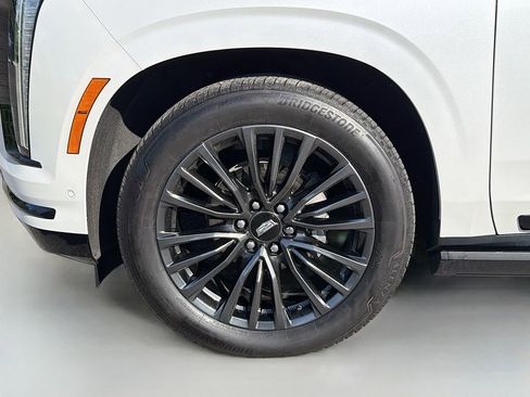 Certified 2025 Cadillac Escalade ESV Sport Platinum AWD/4WD image 35
