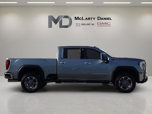 Used 2025 GMC Sierra 2500 SLT w/ SLT Premium Package image 6