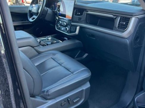 Used 2024 Ford Expedition XLT image 17