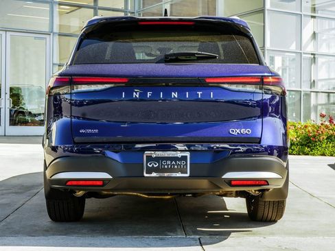 Certified 2026 INFINITI QX60 Luxe w/ Family Package FWD image 11
