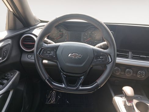 Used 2025 Chevrolet Trax RS w/ Sunroof Package FWD image 12