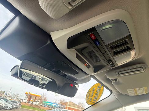 Certified 2025 Subaru Crosstrek 2.0i Premium image 31