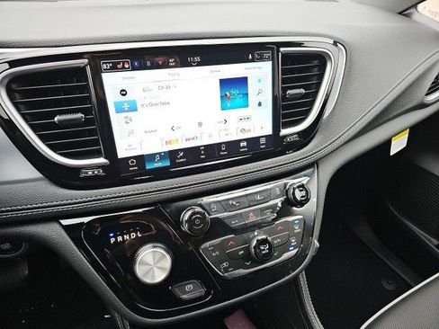 New 2026 Chrysler Pacifica Limited image 25