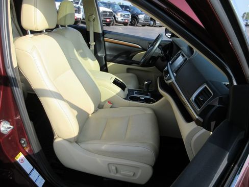 Used 2019 Toyota Highlander Limited AWD/4WD image 24