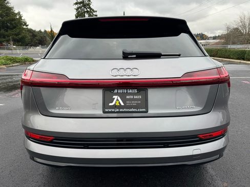 Used 2022 Audi e-tron Premium Plus w/ Premium Plus Package image 8