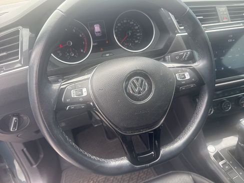 Used 2019 Volkswagen Tiguan SE w/ Panoramic Sunroof Package image 20