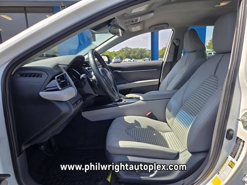 Used 2020 Toyota Camry SE FWD image 9