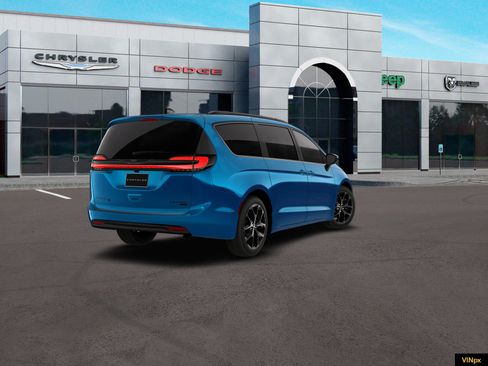New 2026 Chrysler Pacifica Limited image 6
