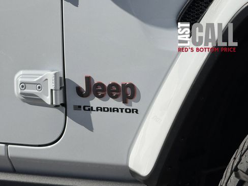 Used 2023 Jeep Gladiator Mojave w/ Cold Weather Group image 4