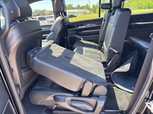 Used 2022 Jeep Wagoneer Series II w/ Premium Group I AWD/4WD image 28