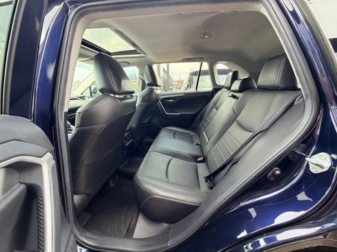 Used 2020 Toyota RAV4 XLE Premium FWD image 17
