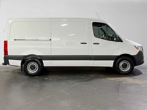 Used 2025 Mercedes-Benz Sprinter 2500 image 2