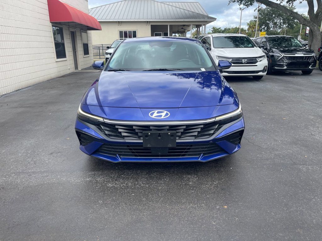 Used 2025 Hyundai Elantra SEL FWD image 8