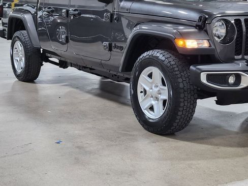 Used 2021 Jeep Gladiator Sport image 16
