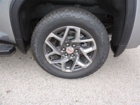 New 2026 GMC Sierra 1500 SLT image 9