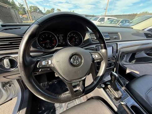Used 2018 Volkswagen Passat 2.0T SE w/ SE Lighting Package image 21