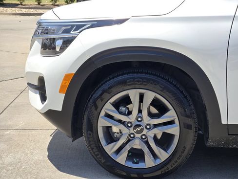 Used 2023 Kia Seltos S FWD image 14