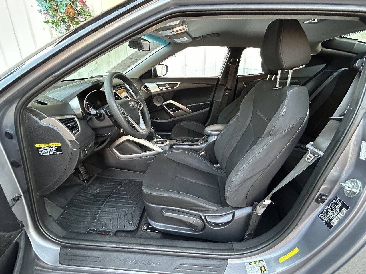 Used 2016 Hyundai Veloster FWD image 28