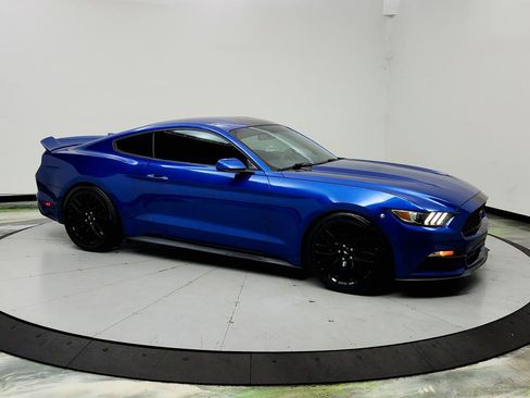 Used 2017 Ford Mustang Coupe RWD image 3