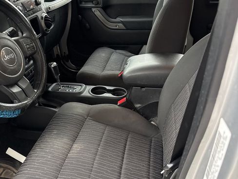 Used 2012 Jeep Wrangler Unlimited Sport w/ Connectivity Group image 7