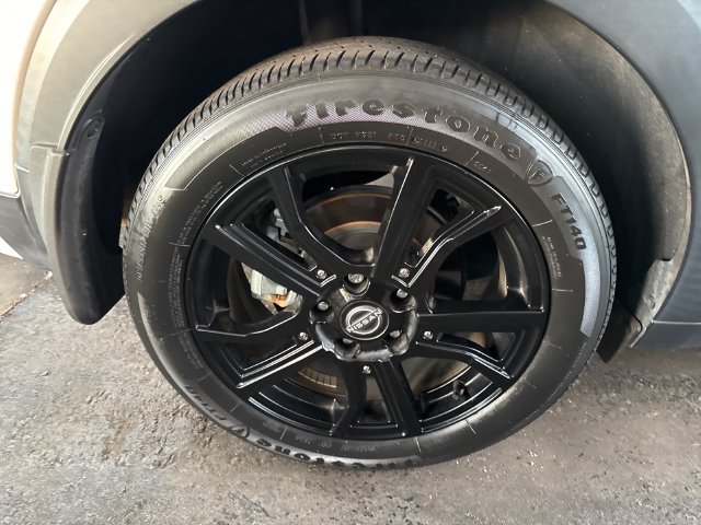 Certified 2023 Nissan Kicks SR FWD image 4