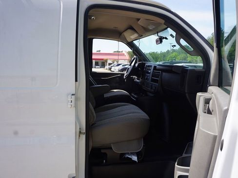 Used 2022 Chevrolet Express 2500 w/ Driver Convenience Package RWD image 13