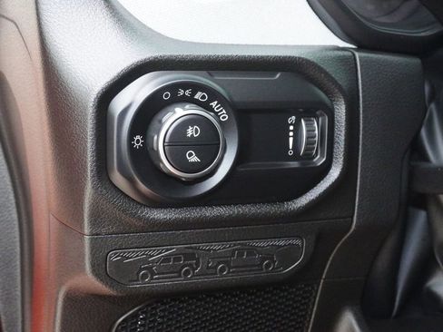 Used 2025 Jeep Gladiator Sport AWD/4WD image 23