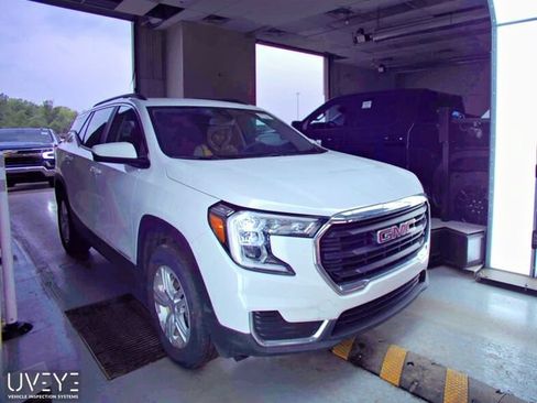Used 2024 GMC Terrain SLE w/ Driver Convenience Package AWD/4WD image 3