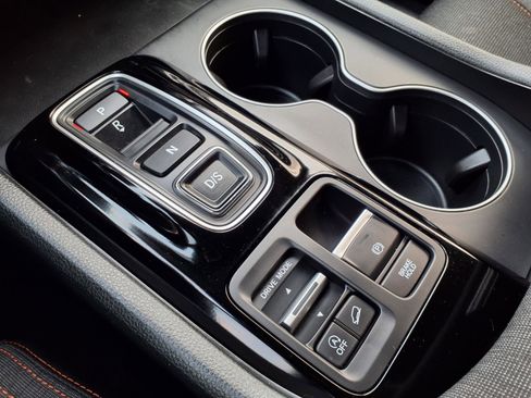 Used 2025 Honda Pilot Sport image 12