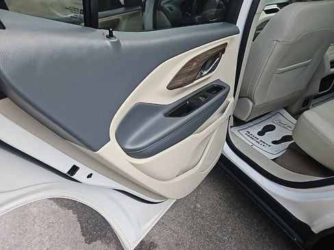 Used 2023 GMC Terrain Denali image 18