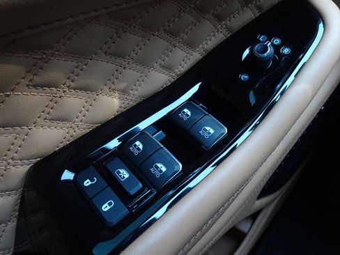 Used 2025 Jeep Grand Cherokee Summit AWD/4WD image 31