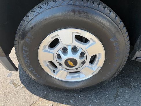 Used 2019 Chevrolet Suburban 3500 LT AWD/4WD image 14