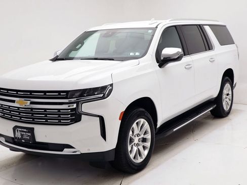 Used 2023 Chevrolet Suburban Premier image 2