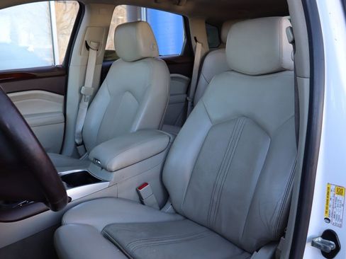 Used 2015 Cadillac SRX Luxury w/ Driver Awareness Package image 9