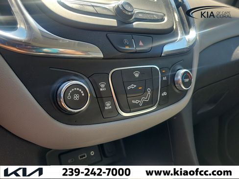 Used 2023 Chevrolet Equinox LS FWD image 32