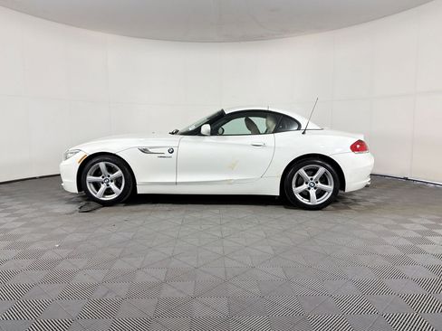 Used 2014 BMW Z4 sDrive28i image 2