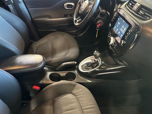 Used 2019 Kia Soul + FWD image 17