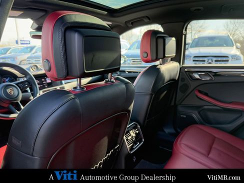 Used 2024 Porsche Macan S image 20