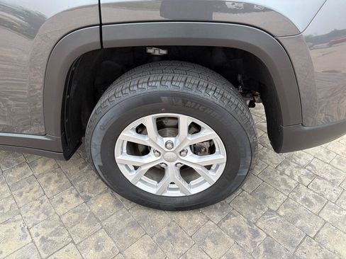 Used 2023 Jeep Grand Cherokee Limited AWD/4WD image 11
