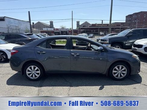 Used 2016 Toyota Corolla LE FWD image 3